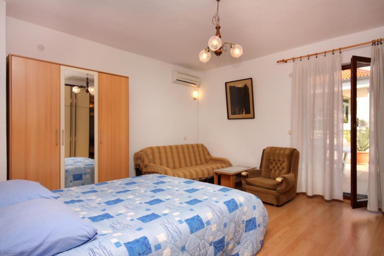 Apartment Vrbnik 5301B Luaran gambar