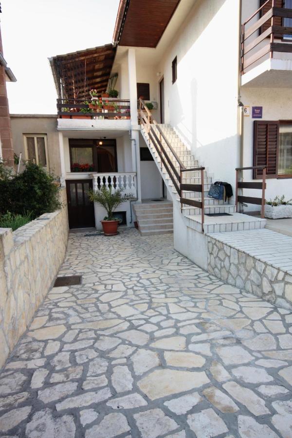 Apartment Vrbnik 5301B Luaran gambar