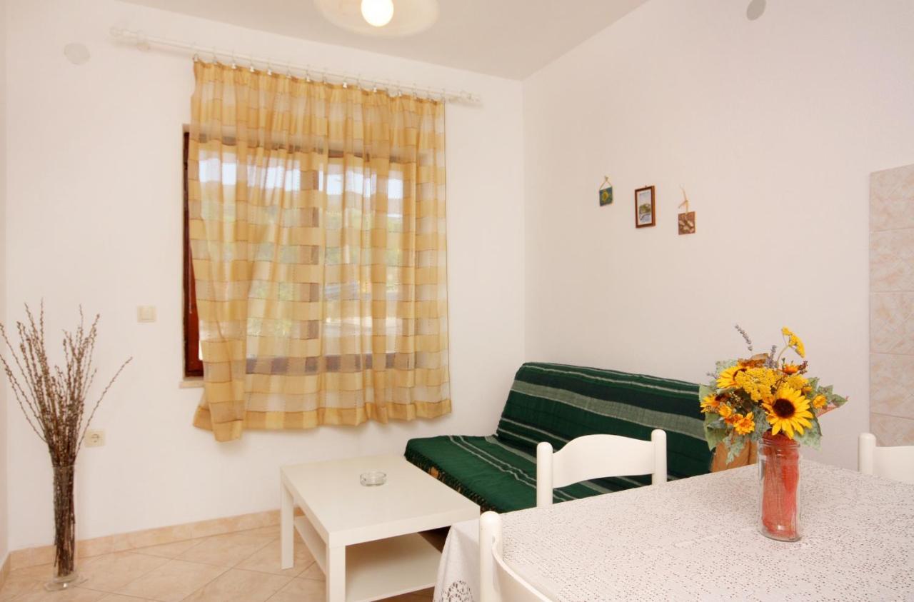 Apartment Vrbnik 5301B Luaran gambar